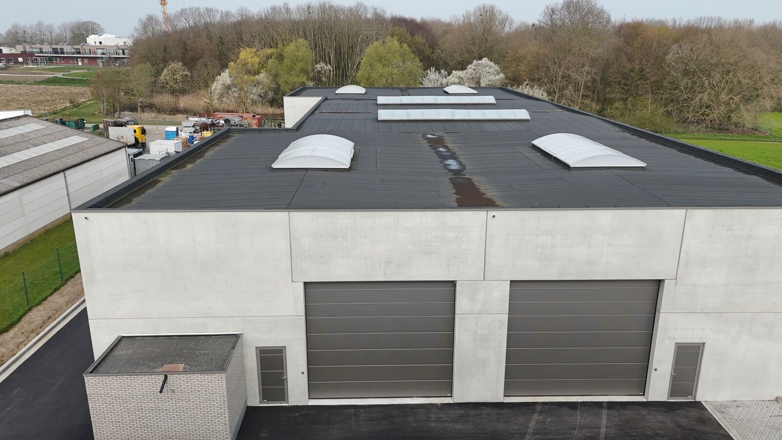 Nieuwbouw loods KMO-UNIT te koop – 237 m² met 1 parkeerplaats inbegrepen op de industriezone te Aartrijke 