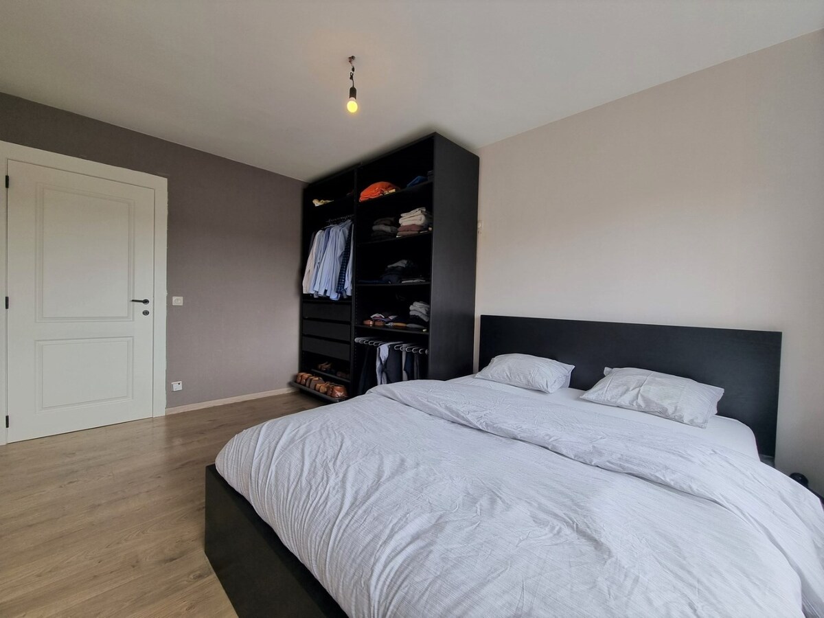 Leuk, centraal gelegen, volledig gerenoveerd appartement te Heist 