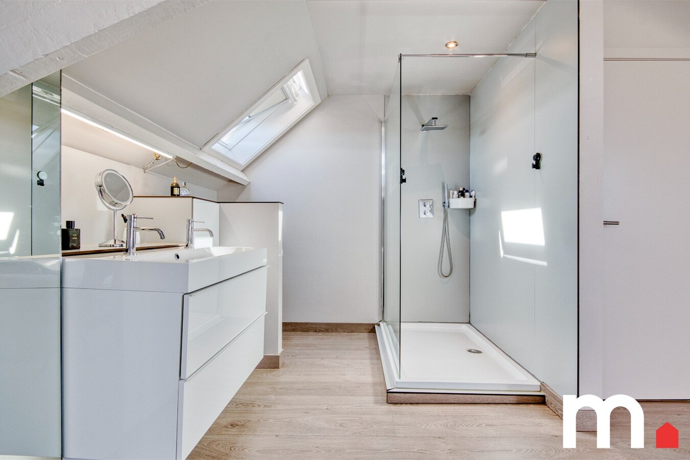 Centraal gelegen, instapklare woning met praktijkruimte én EPC B  te Kortrijk ! 