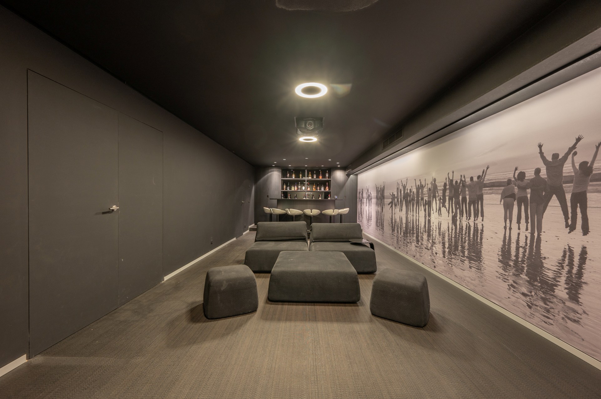 Villa exclusive entièrement meublée avec 5 chambres, piscine et double garage - emplacement prestigieux et calme près du Zoute. 