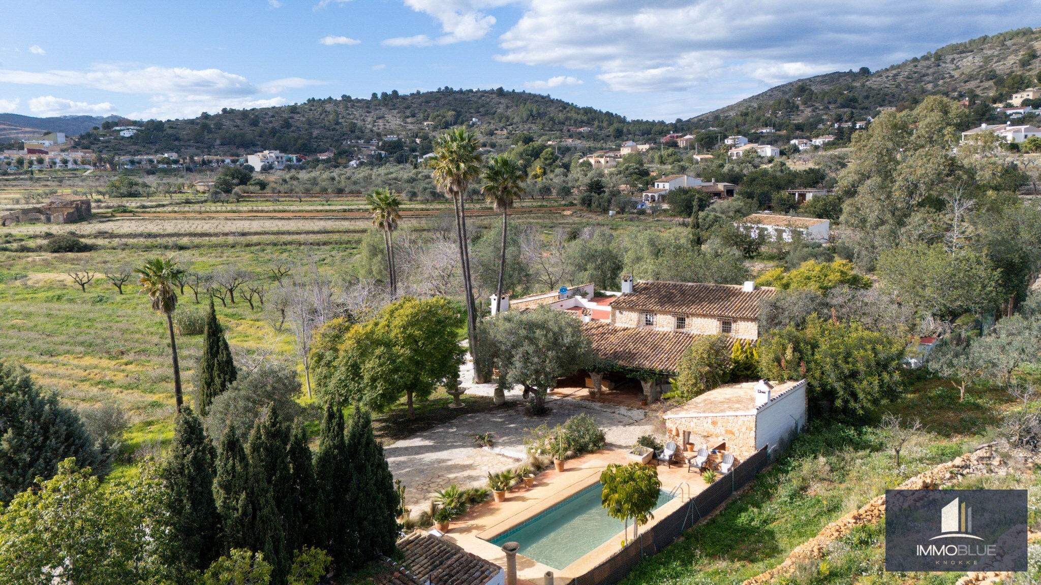 Dit uitzonderlijke landgoed, gelegen op een royaal perceel van 18.500 m² . 