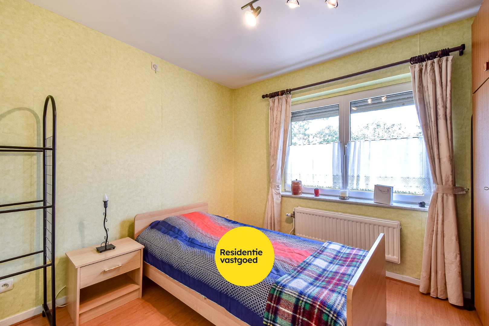 Ruime te renoveren villa op rustige ligging 