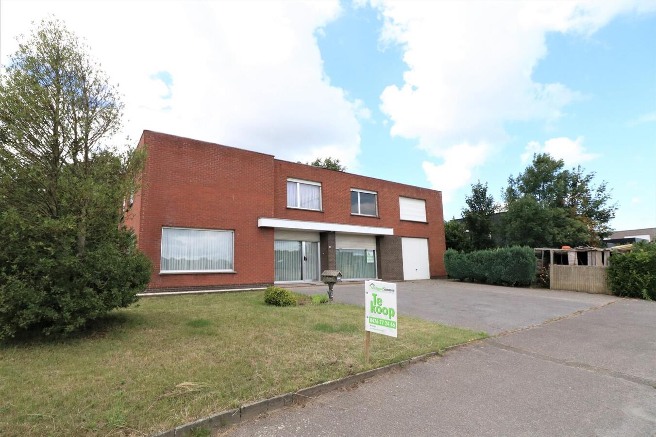 Woning met mogelijkheid tot commmerciële ruimte op 1398m² te Aartrijke 