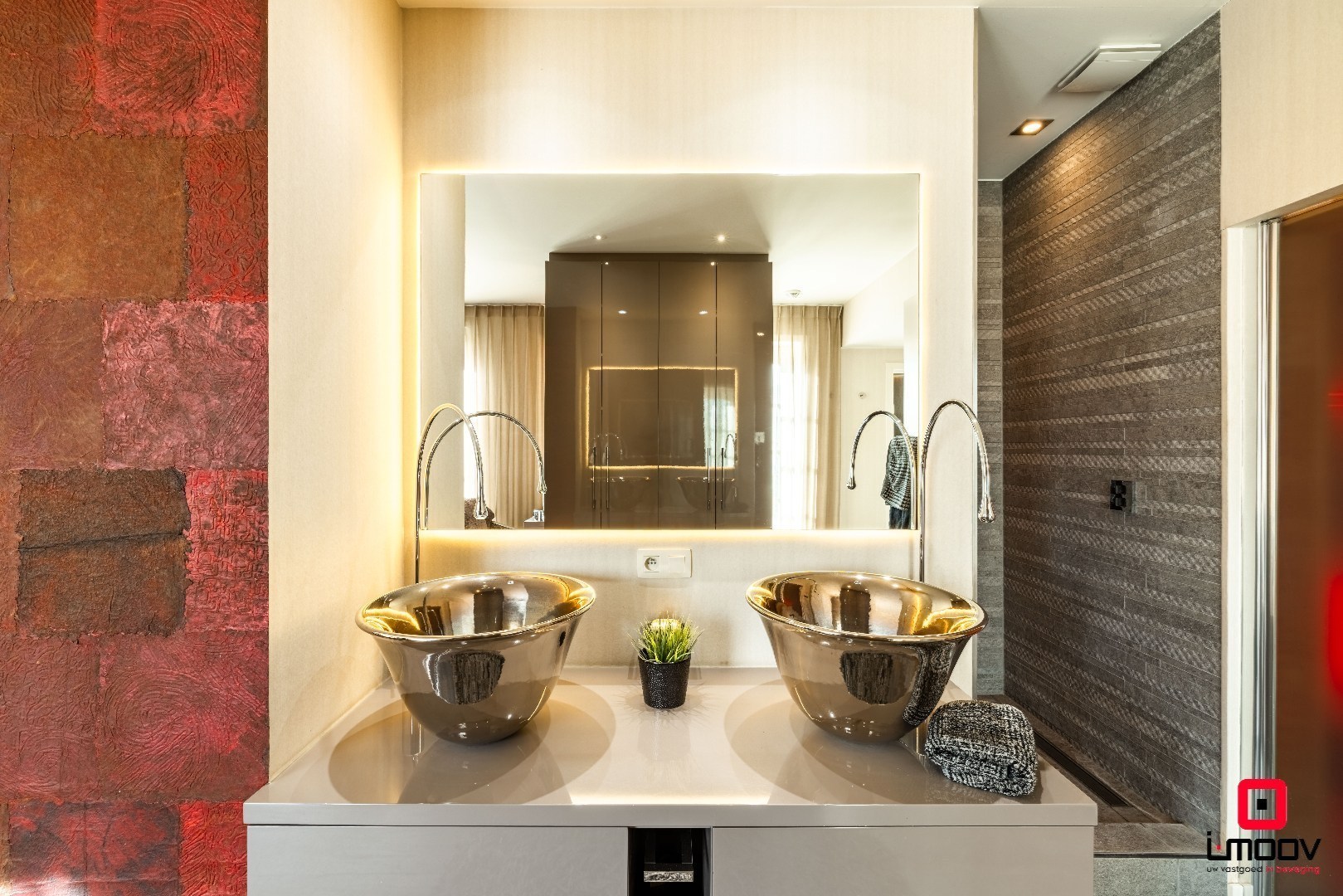 Exclusieve villa met infinity pool en resortgevoel op topligging in Mariakerke 