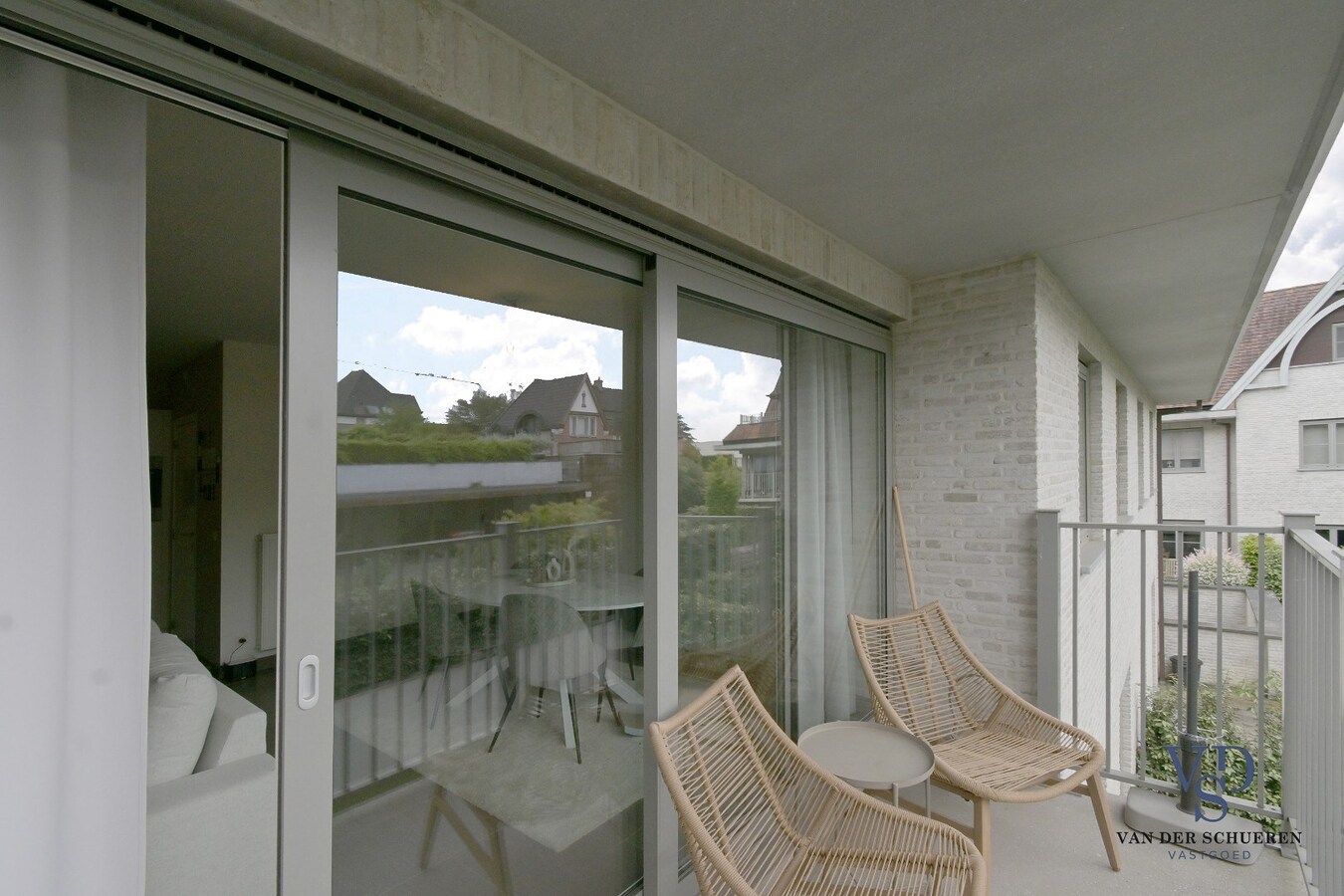 Modern appartement in hartje Dikkelvenne 