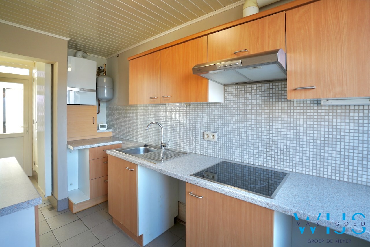 Zeer ruim en stevig woonhuis MET garage te Rieme ! 