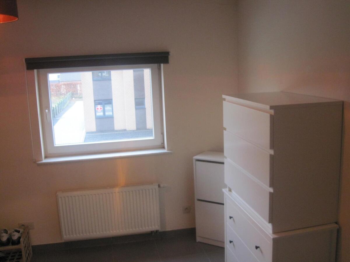 Ruim appartement mét garage. Uitstekende prijs-kwaliteit ! 