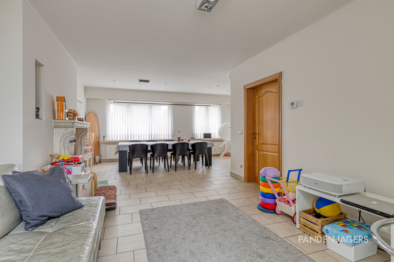 Verrassend ruime HOB (290 m²) met garage voor 3 wagens te Duffel 