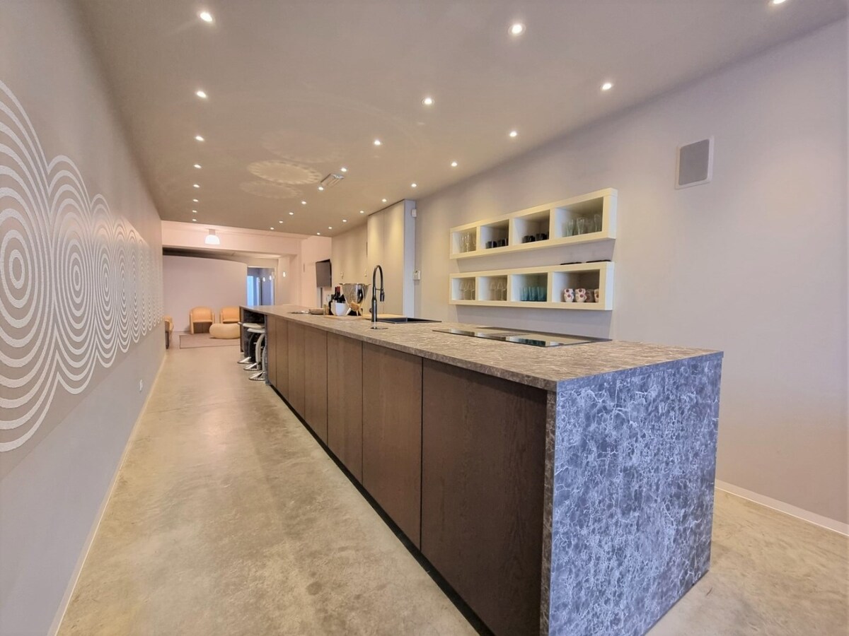 Uitzonderlijk appartement/loft op de zeedijk van Heist (271 m² bew. opp!!) 