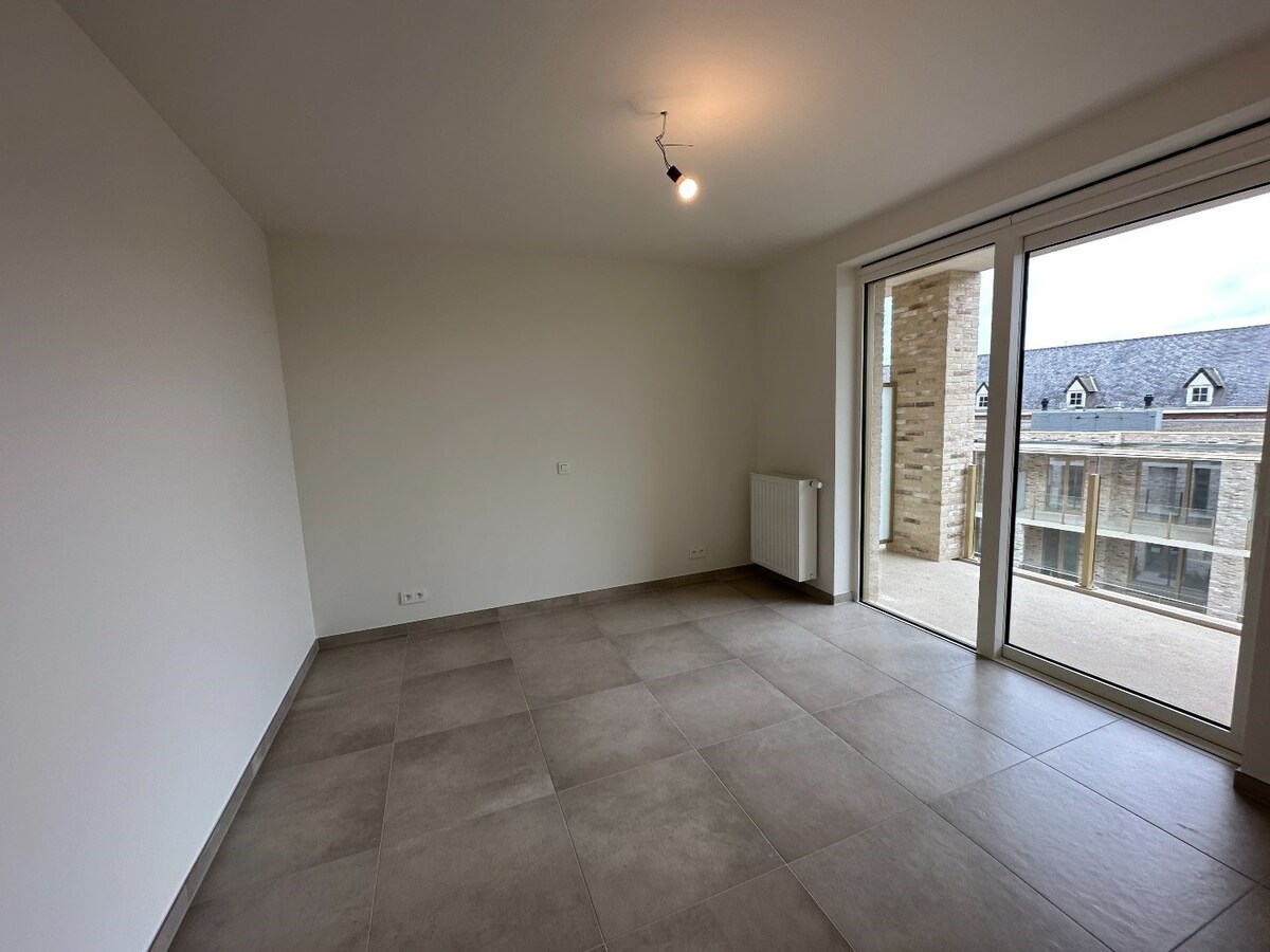 Ruim en energiezuinig 2-slaapkamerappartement met twee terrassen in centrum Ieper! 