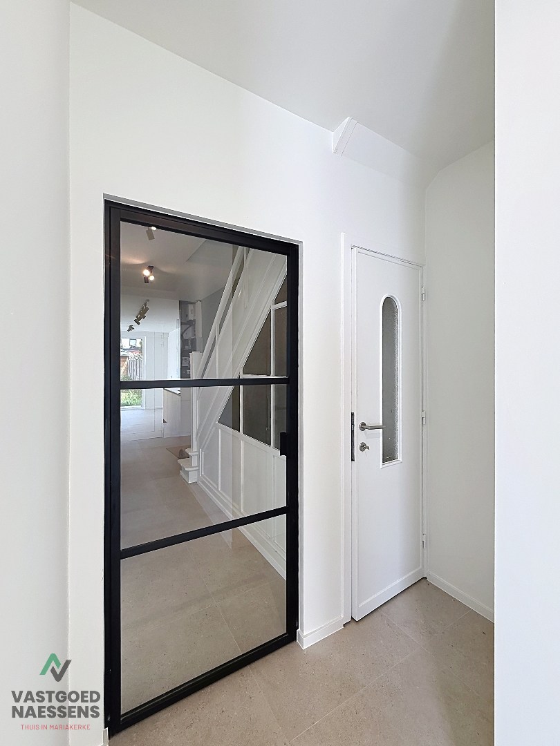 VOLLEDIG GERENOVEERDE 5 SLPK WONING – 2 BADKAMERS – ZONNIGE ZW-TUIN 