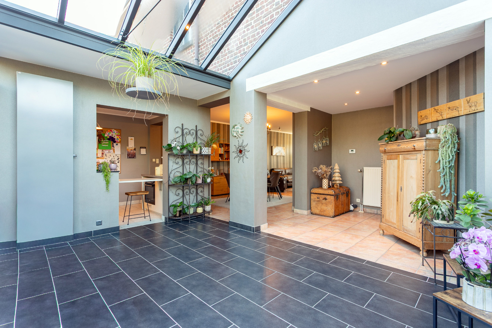 Instapklare driegevelwoning met 4 slpk te Lembeek 
