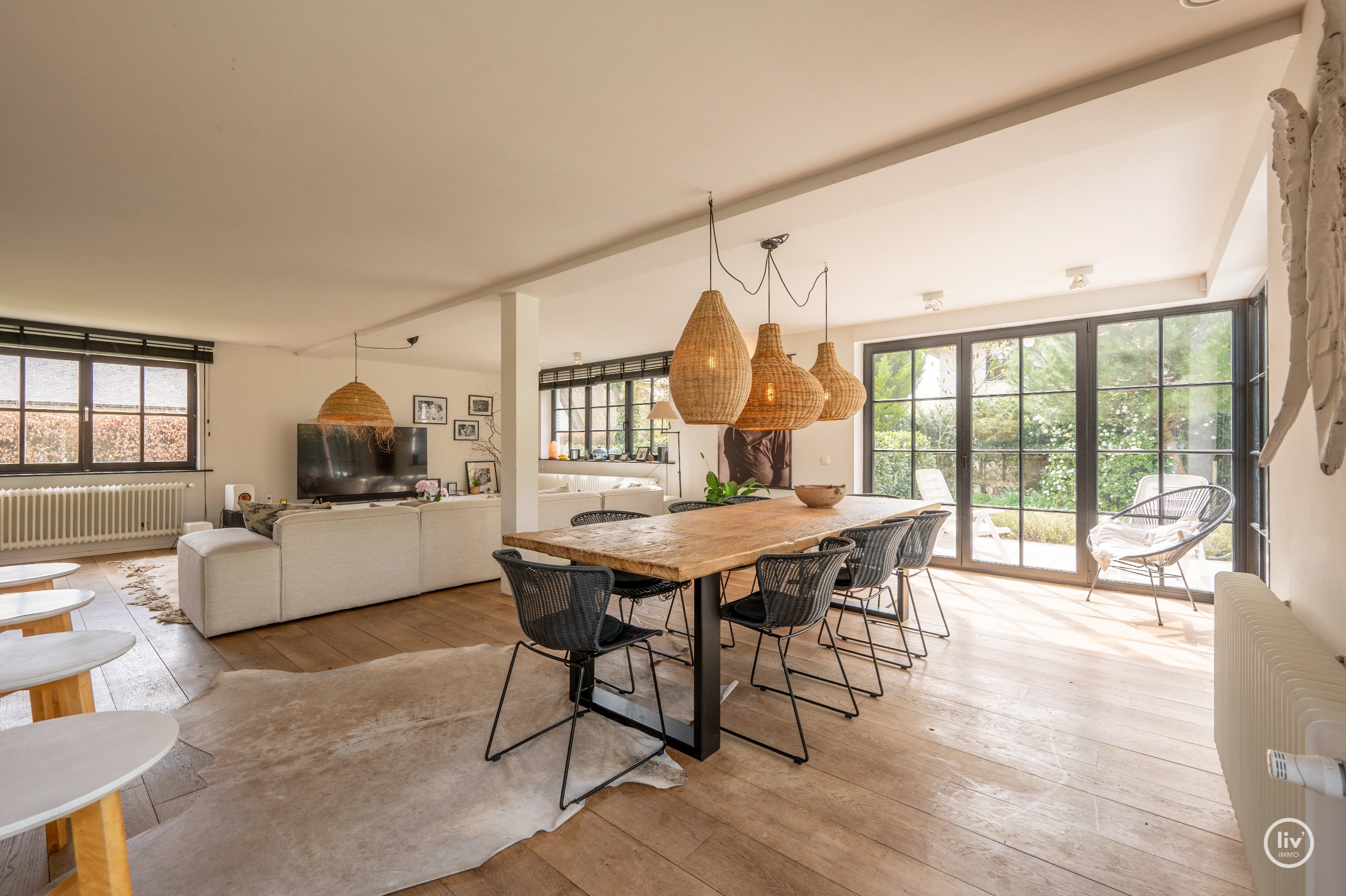 Prachtige vrijstaande villa rustig gelegen te Monikkendreef op een mooi perceel van 1000m2. 