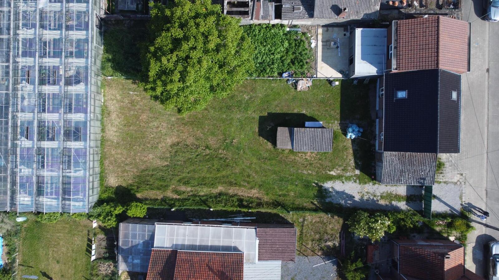 Ruime zongerichte halfopen woning op ruim perceel van 634 m² 