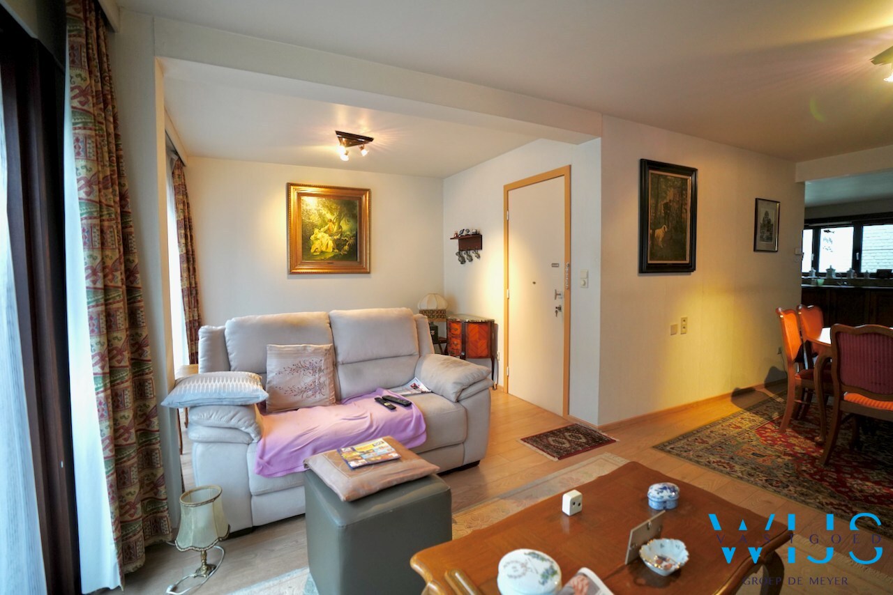 Praktisch appartement met 2 slaapkamers in hartje Evergem ! 