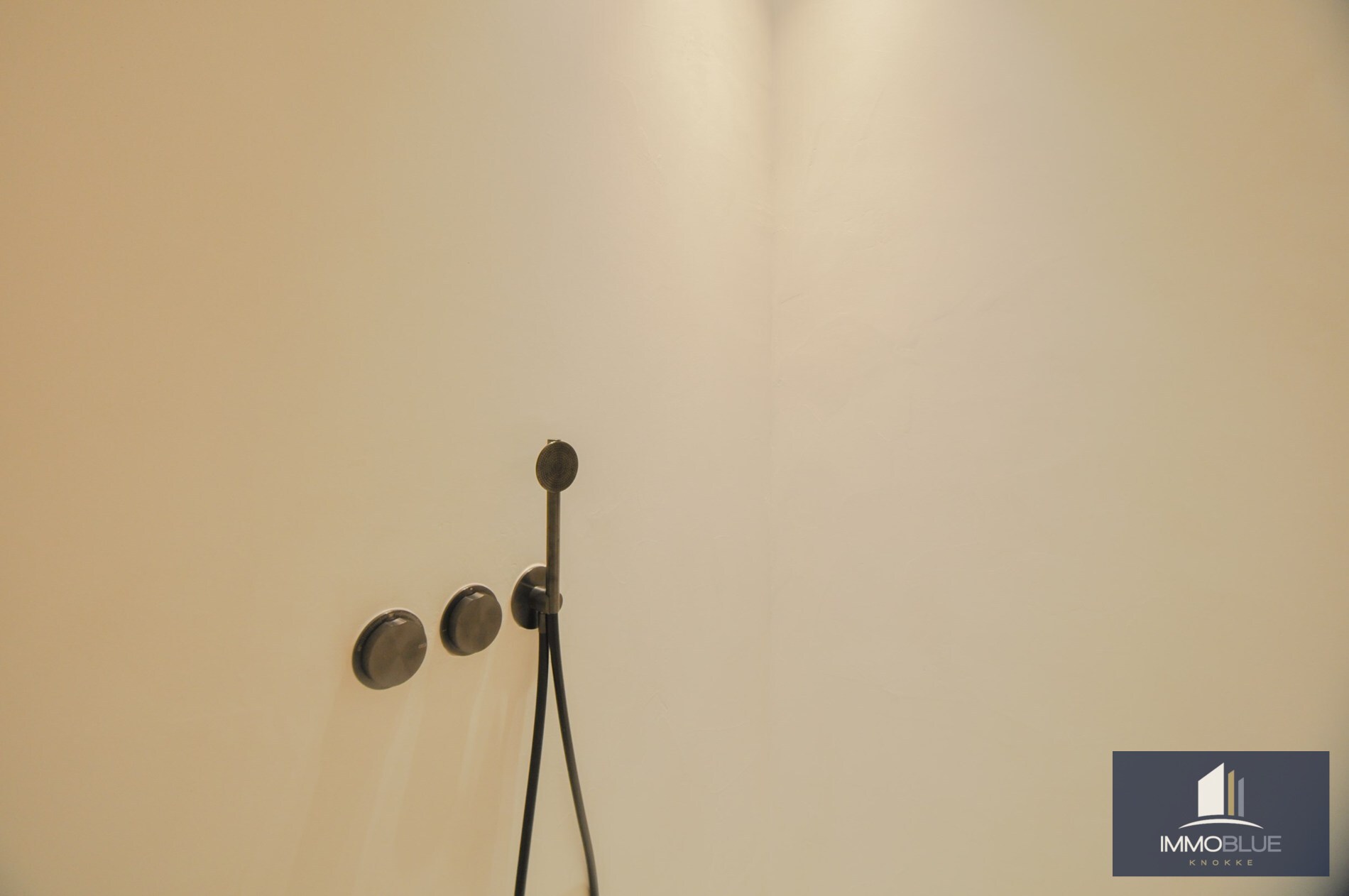 Uitzonderlijk, tijdloos volledig gerenoveerd appartement met een open zicht . 