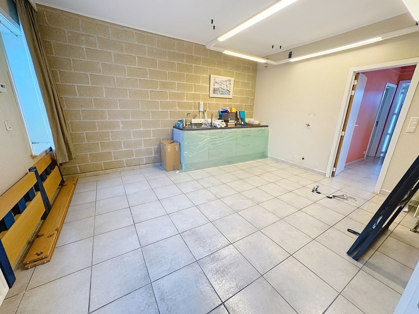 Opbrengsteigendom gelegen in de dorpskern van Merendree 