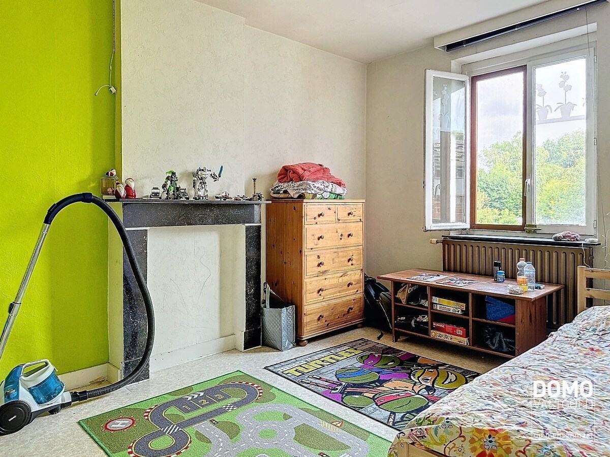 Te renoveren rijwoning met tuin en 3 slaapkamers in Hasselt. 