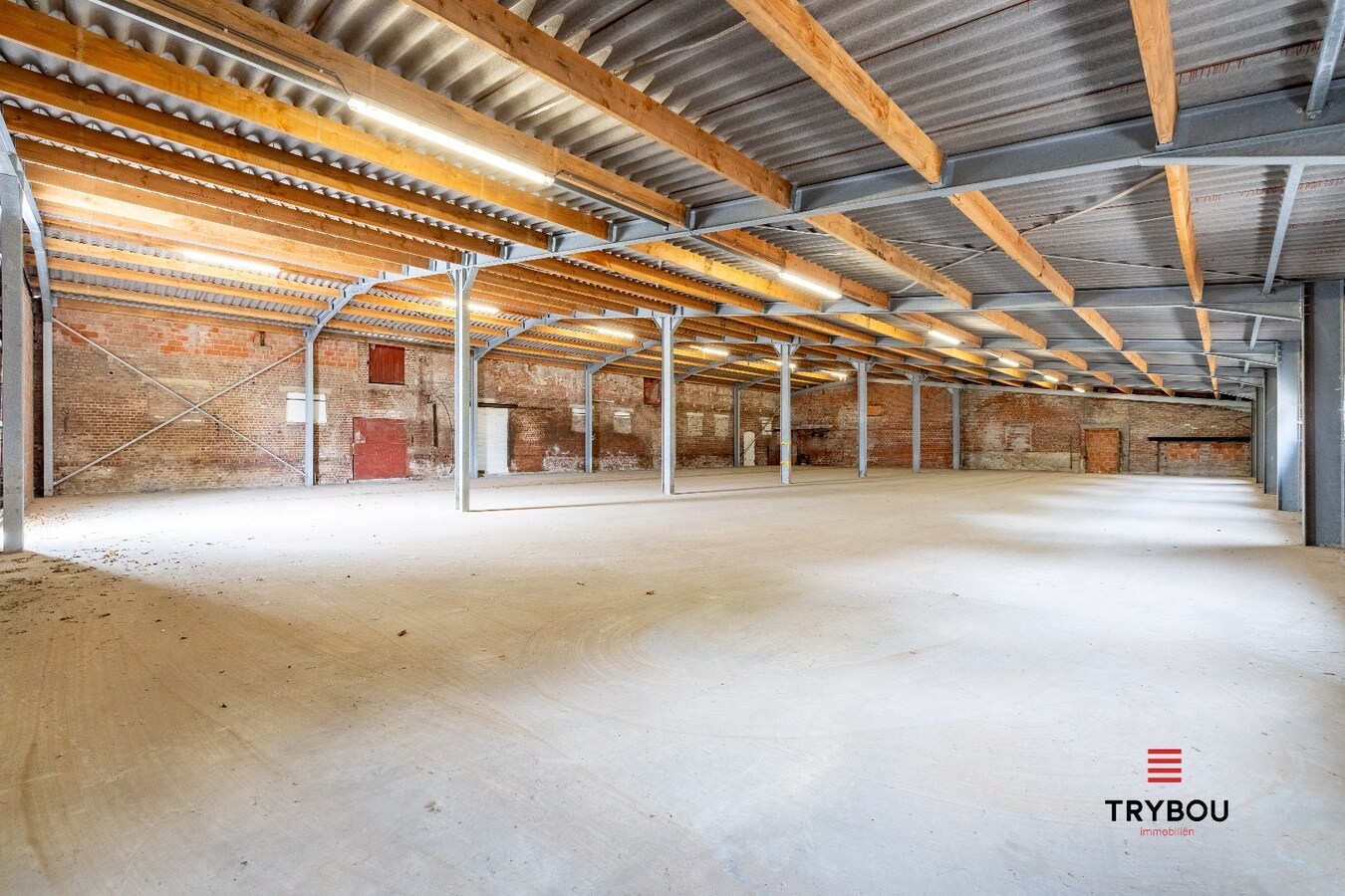 Ruime loods van 600 m² op vlot bereikbare locatie in Ieper 