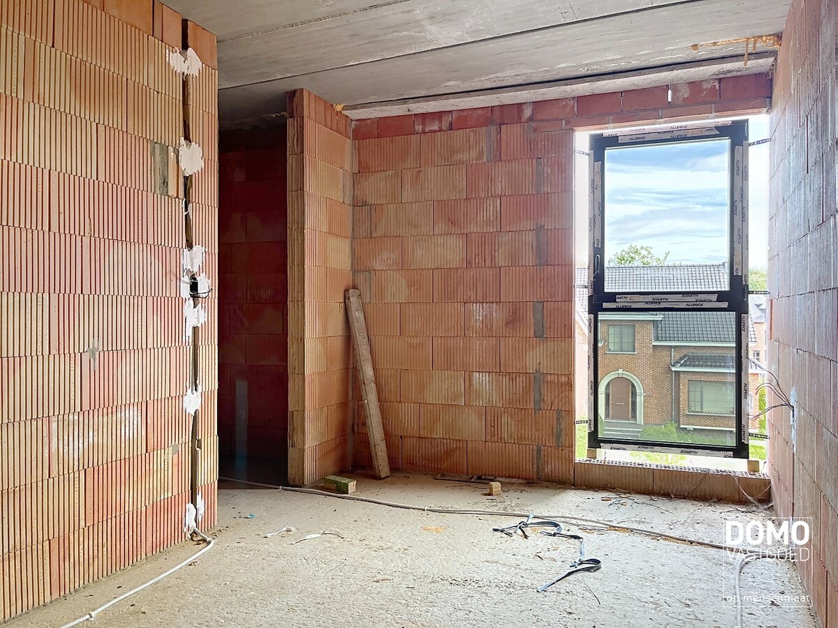 MODERNE NIEUWBOUWWONING IN AANBOUW TE KURINGEN 