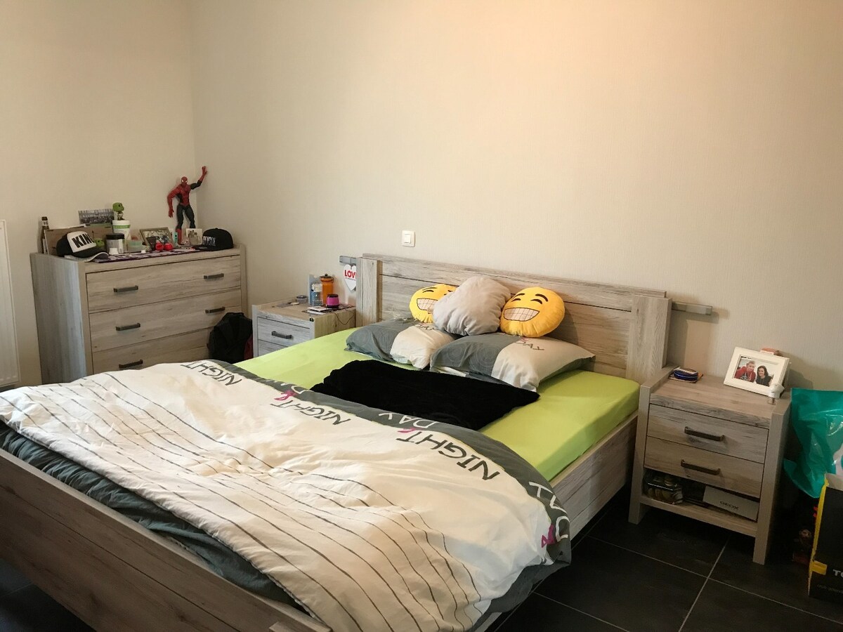Ruim 2 slaapkamerappartement op de Markt in Houthulst 