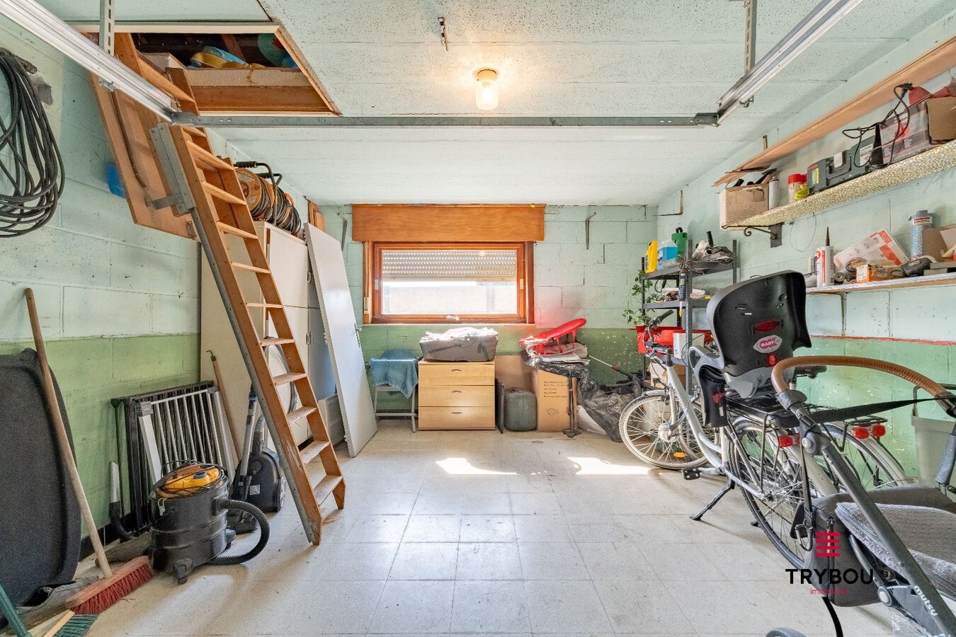 Instapklare gezinswoning met garage en prachtige tuin in rustige straat 