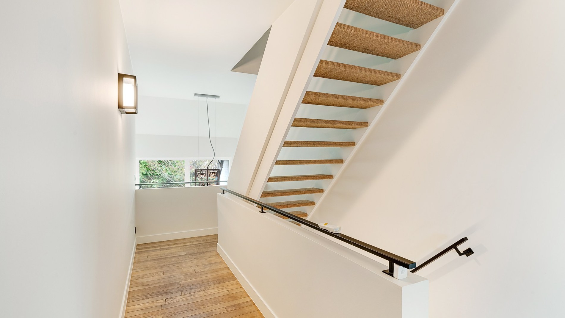 Schitterende villa met zwembad gelegen in residentiële wijk te Knokke. 