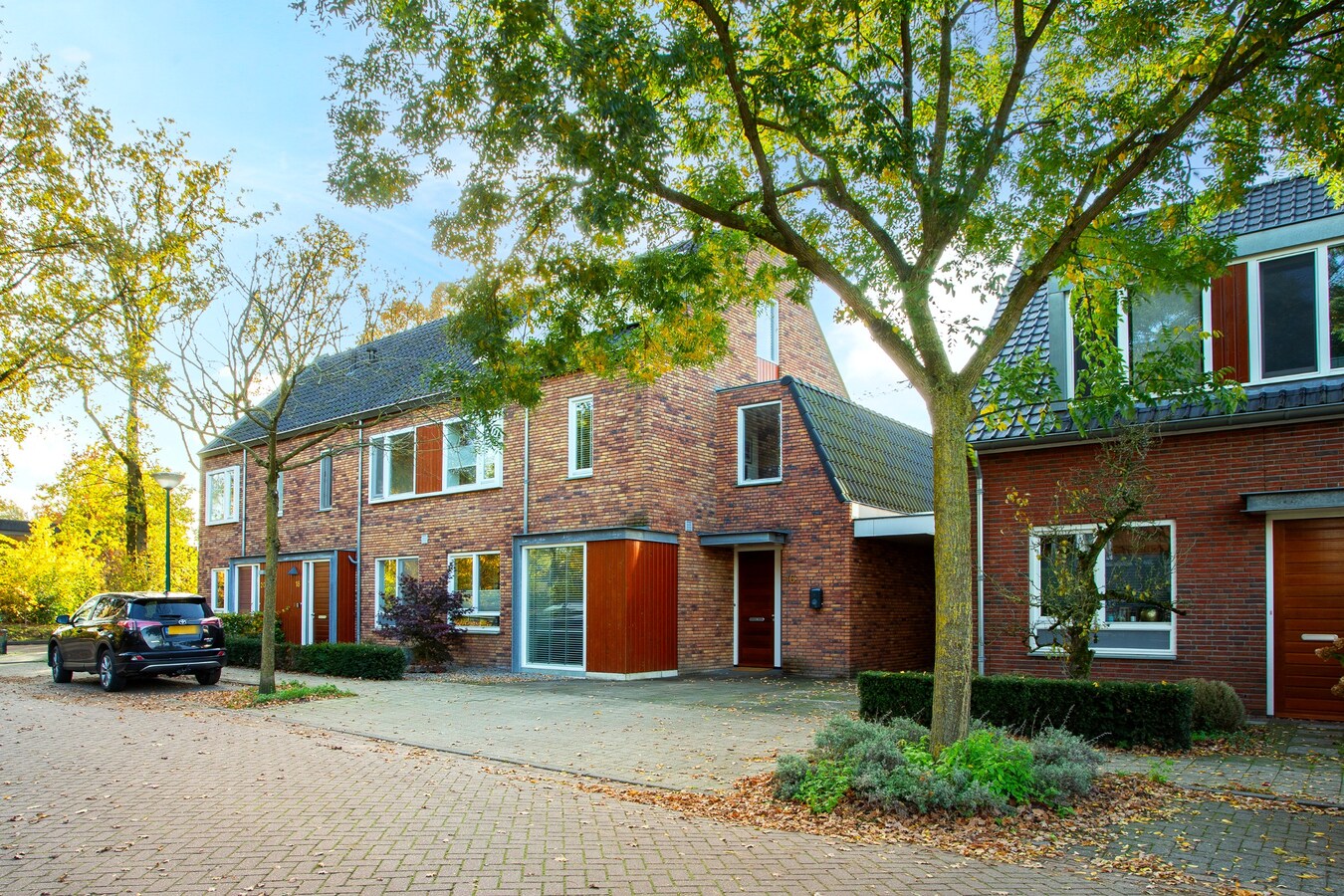 Zeer ruime hoekwoning met volop leefruimte en groen uitzicht in kindvriendelijke wijk! 