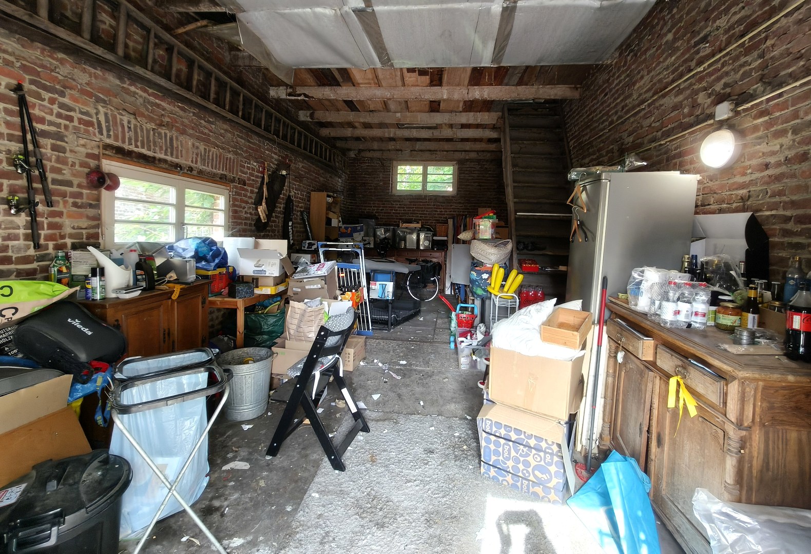 RUIME WONING MET GROTE TUIN EN GARAGE 