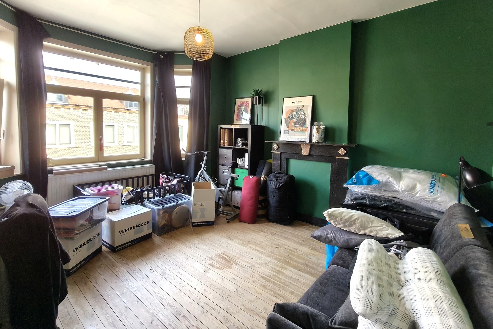 RUIME WONING MET GROTE TUIN EN GARAGE 