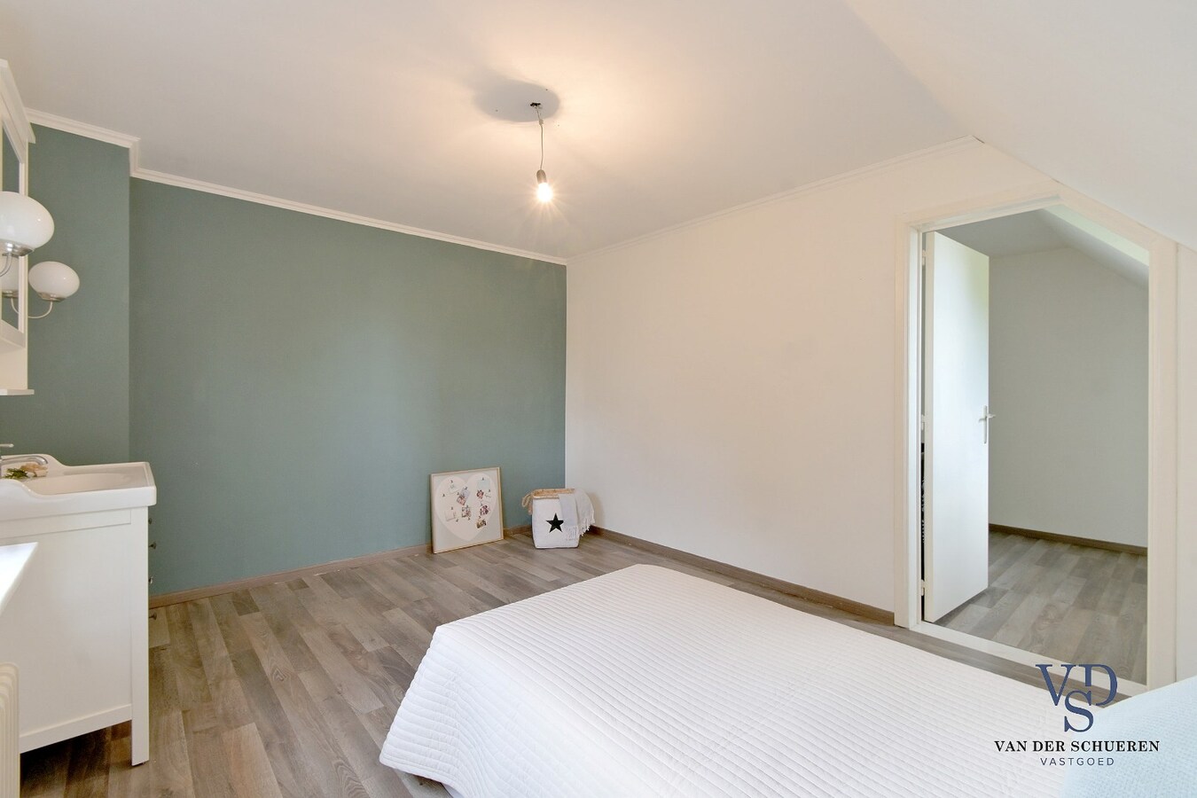 Degelijk, ruime villa. 