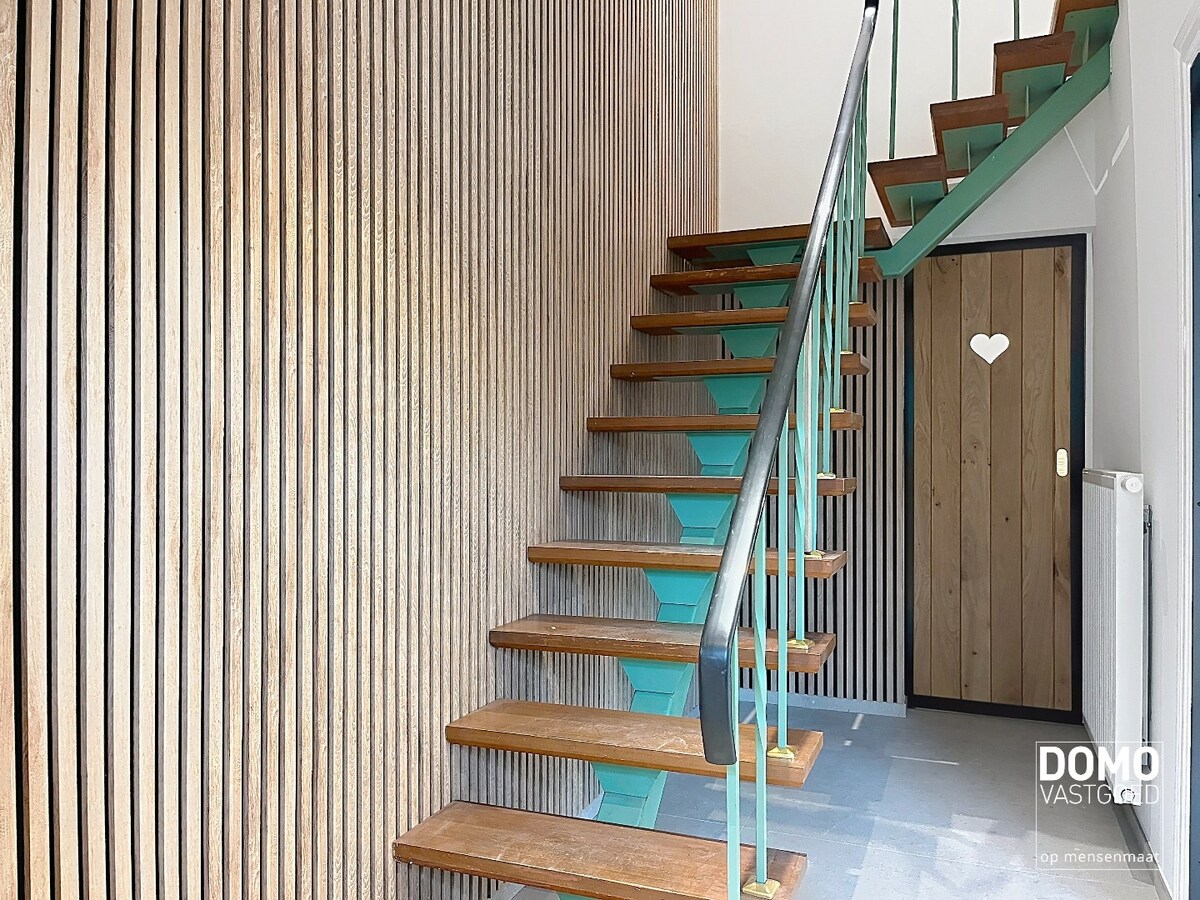 VOLLEDIG GERENOVEERDE WONING MET 3 SLAAPKAMERS EN ZUIDGERICHTE TUIN 