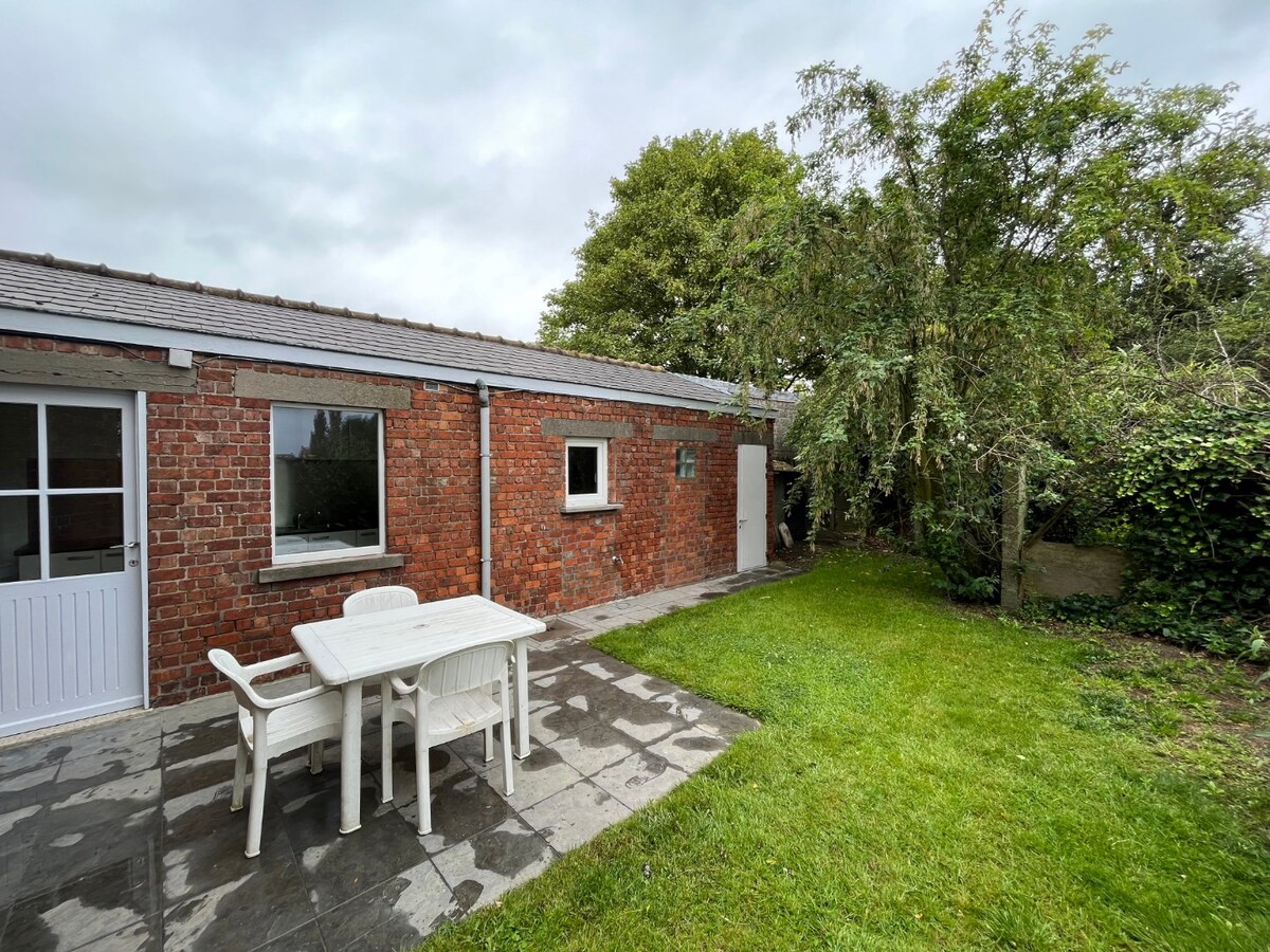 Knusse Half Open Bebouwing 