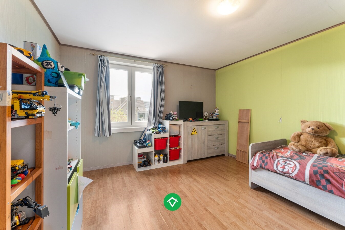 Woning met 5 slaapkamers en tuin in rustige wijk te Koekelare 