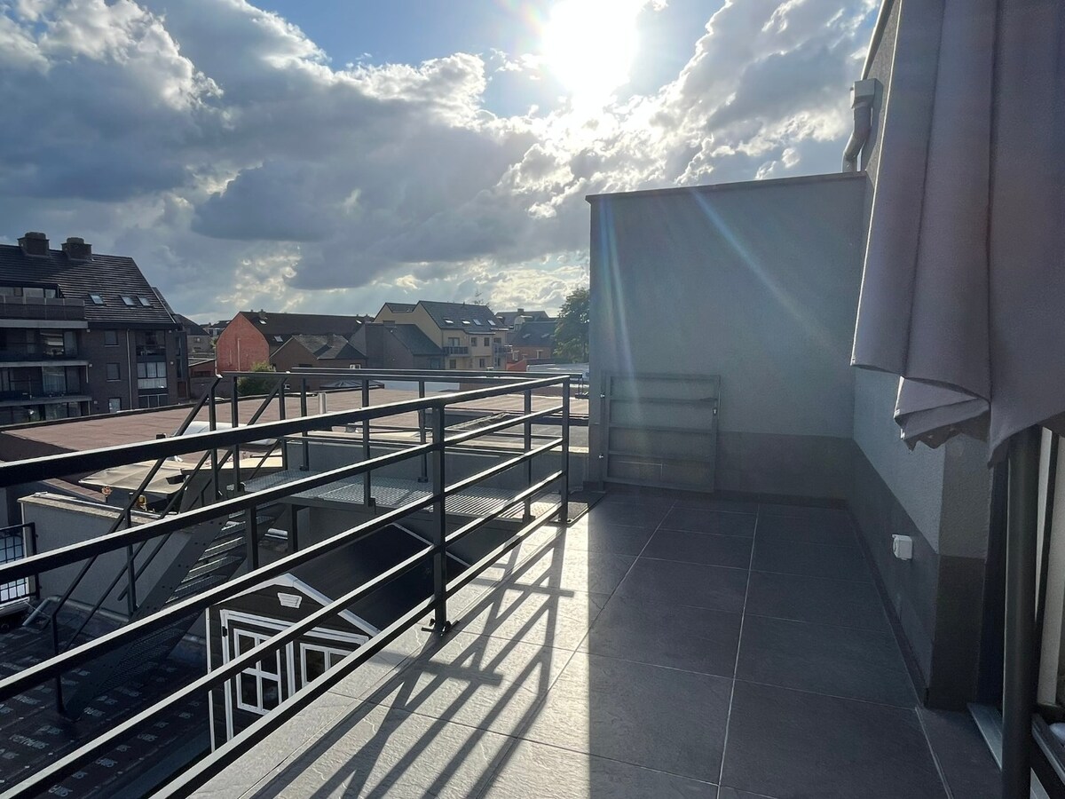 Gerieflijk appartement met 2 slaapkamers in Maasmechelen, gerenoveerd in 2012, EPC B 