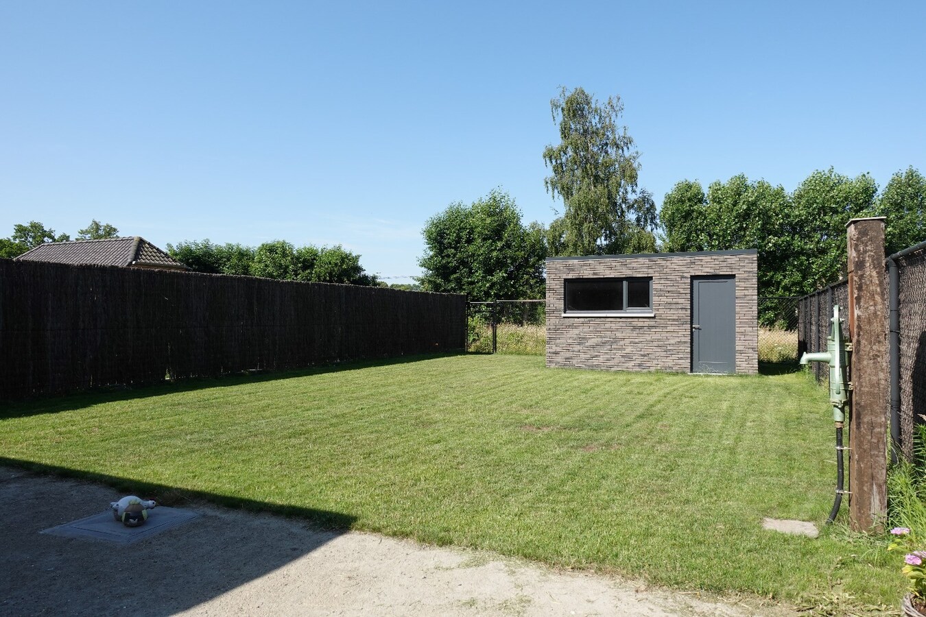 Prachtig afgewerkte moderne nieuwbouwwoning met tuin 