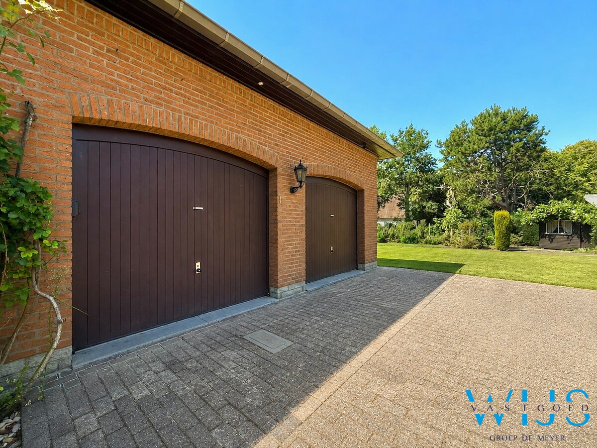 Zeer ruim woonhuis op een prachtig perceel van 1.955 m² in Lembeke 