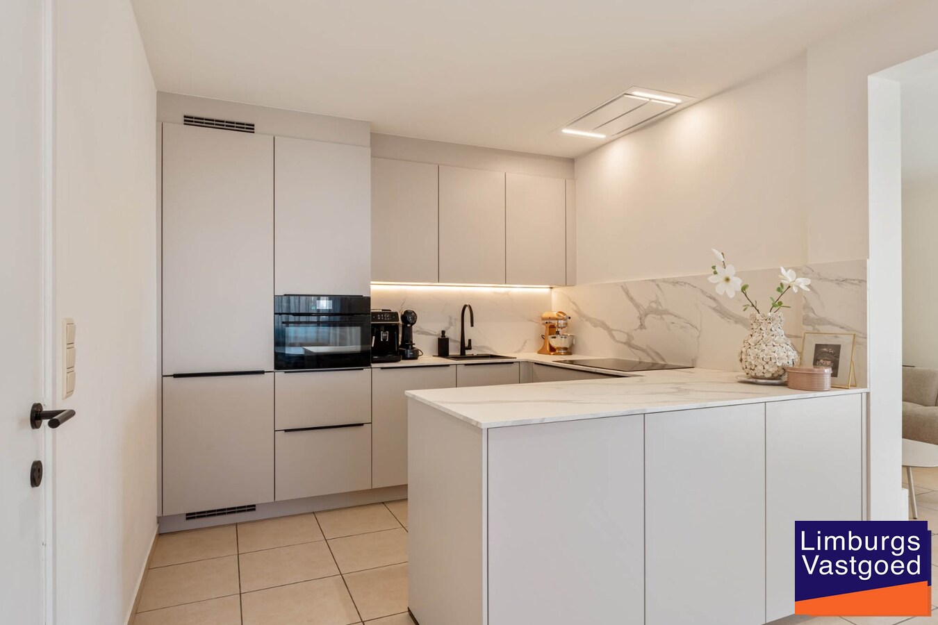 Recent Gerenoveerd appartement met tuin en terras, 2 slaapkamers, In Rekem 