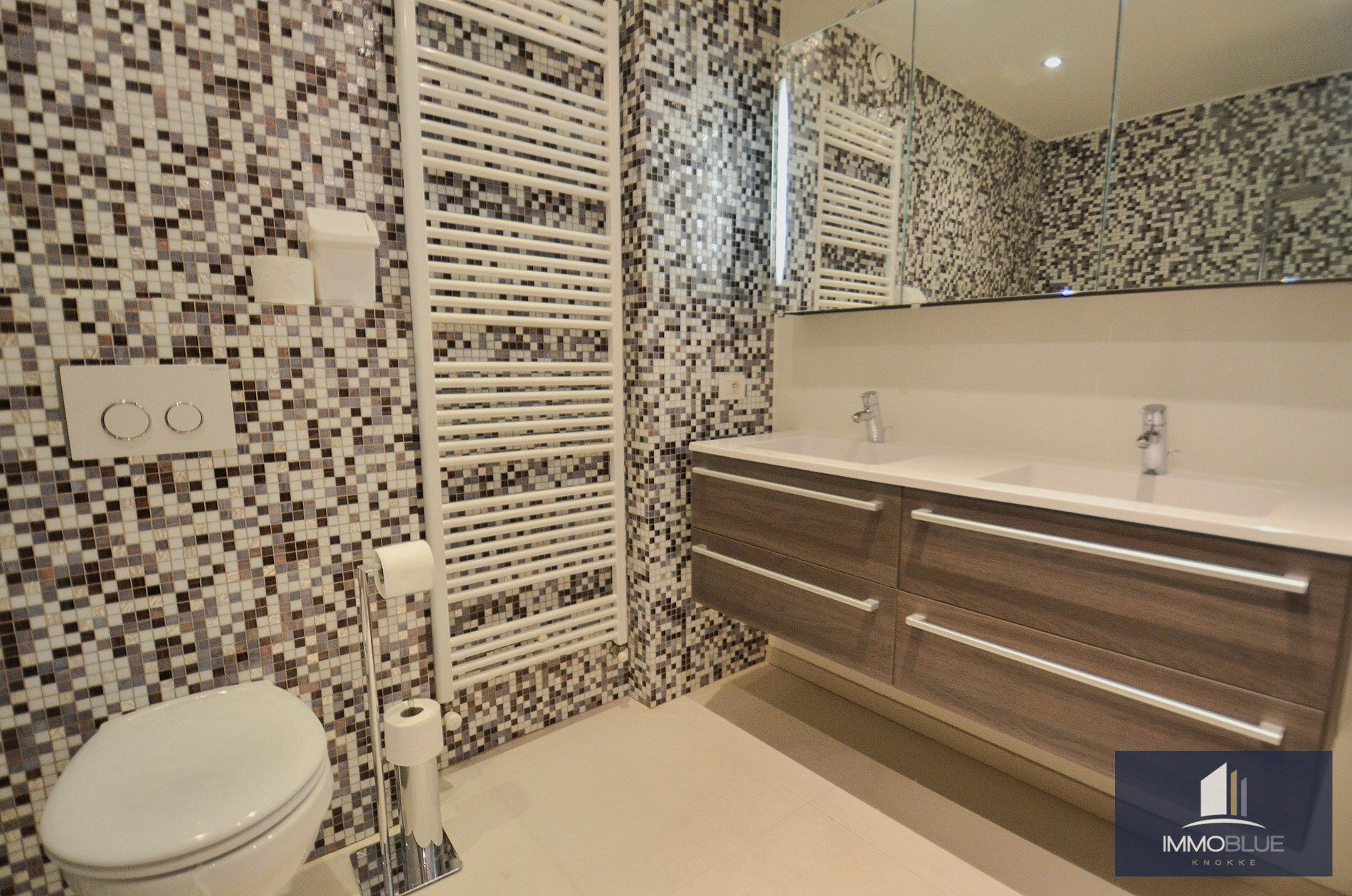 Topaanbieding – Uitzonderlijk ruim appartement gelegen in een stijlvolle residentie. 