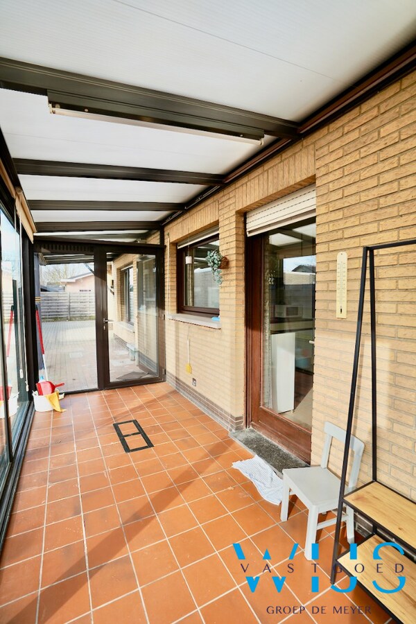 Ruime bungalow op een ideale locatie te Ertvelde ! 