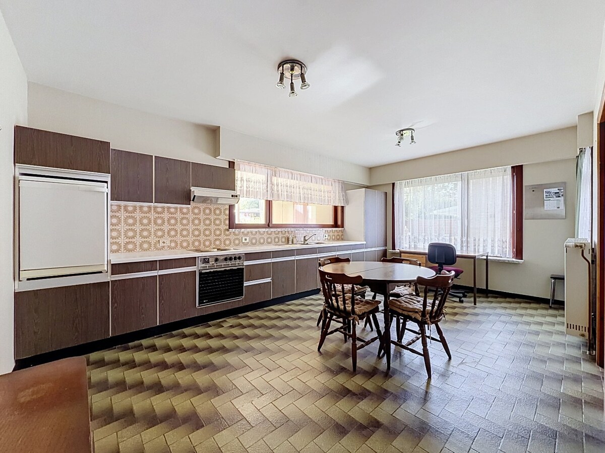 Solide bel-étage met 4 slaapkamers en tuin te Zottegem 