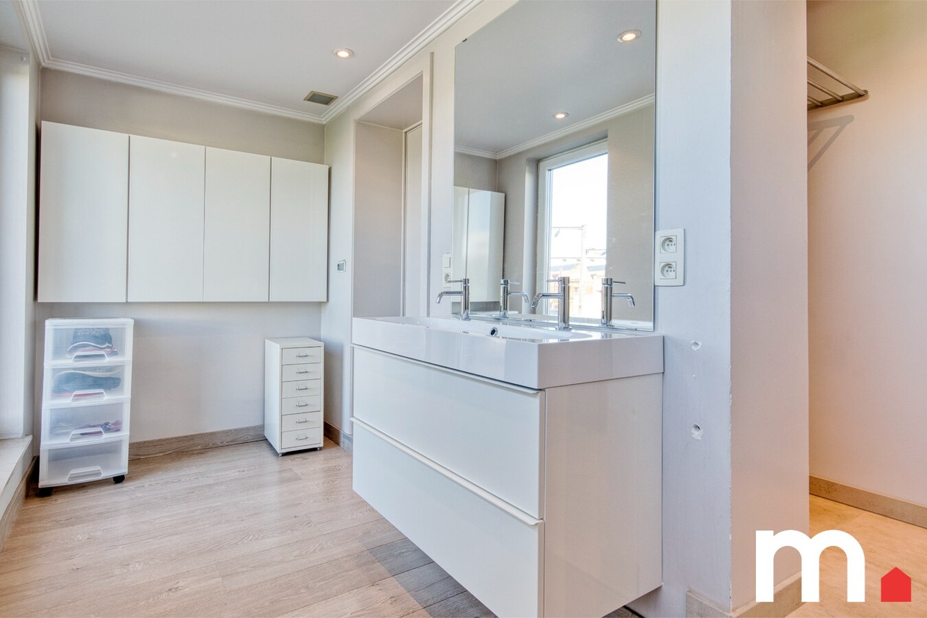 Centraal gelegen, instapklare woning met praktijkruimte én EPC B  te Kortrijk ! 