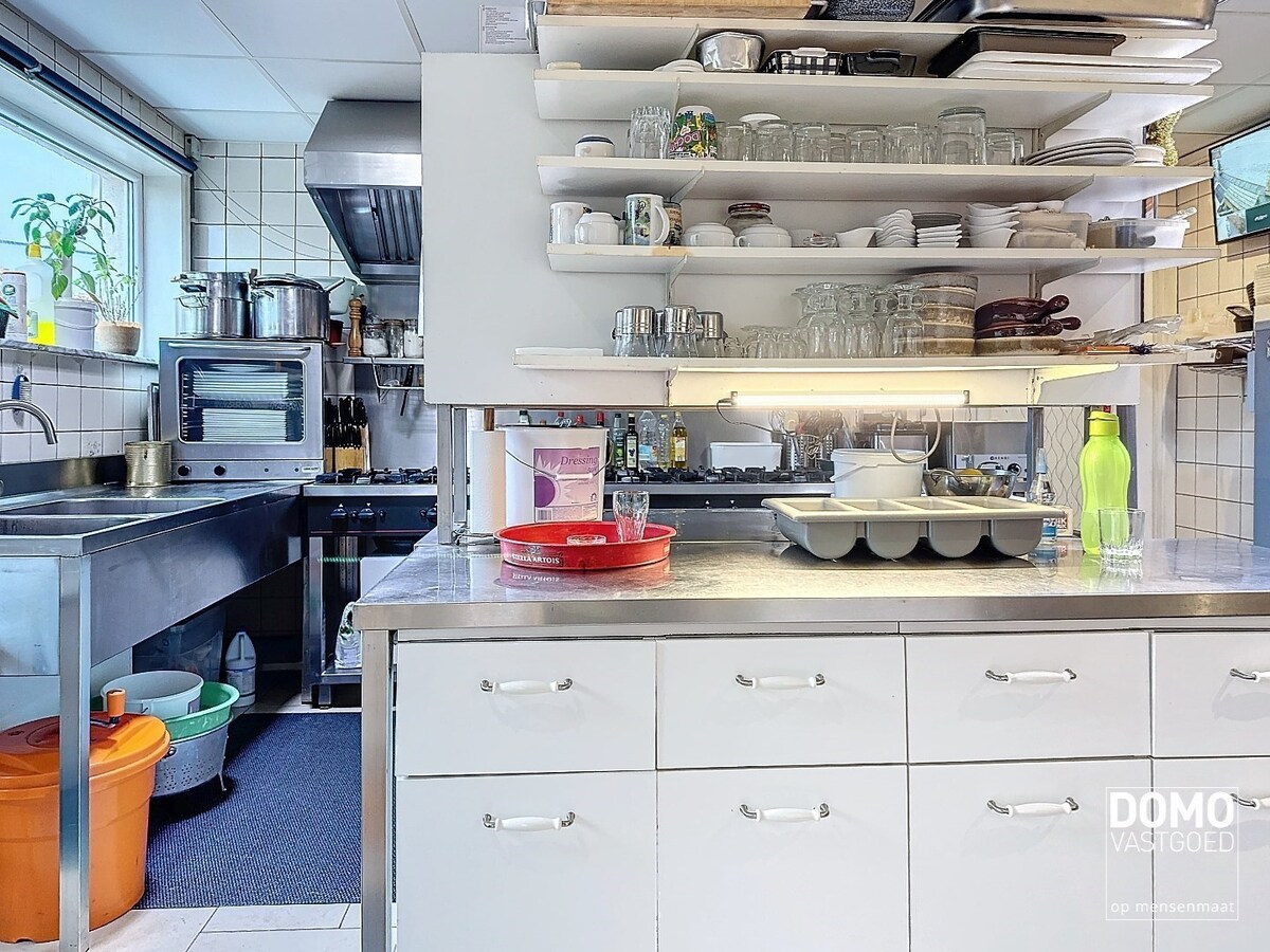 TE HUUR - GOED DRAAIEND RESTAURANT MET FRITUURZAAK EN WOONST 