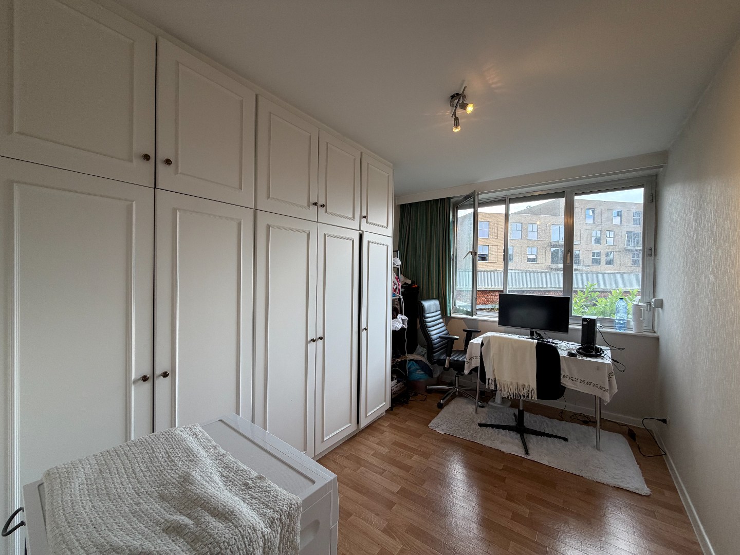 Ruim appartement met 2 slaapkamers, garage en airco in het centrum van Geel 