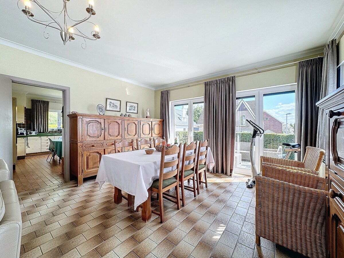 Residentieel gelegen hoekwoning nabij centrum Zottegem 