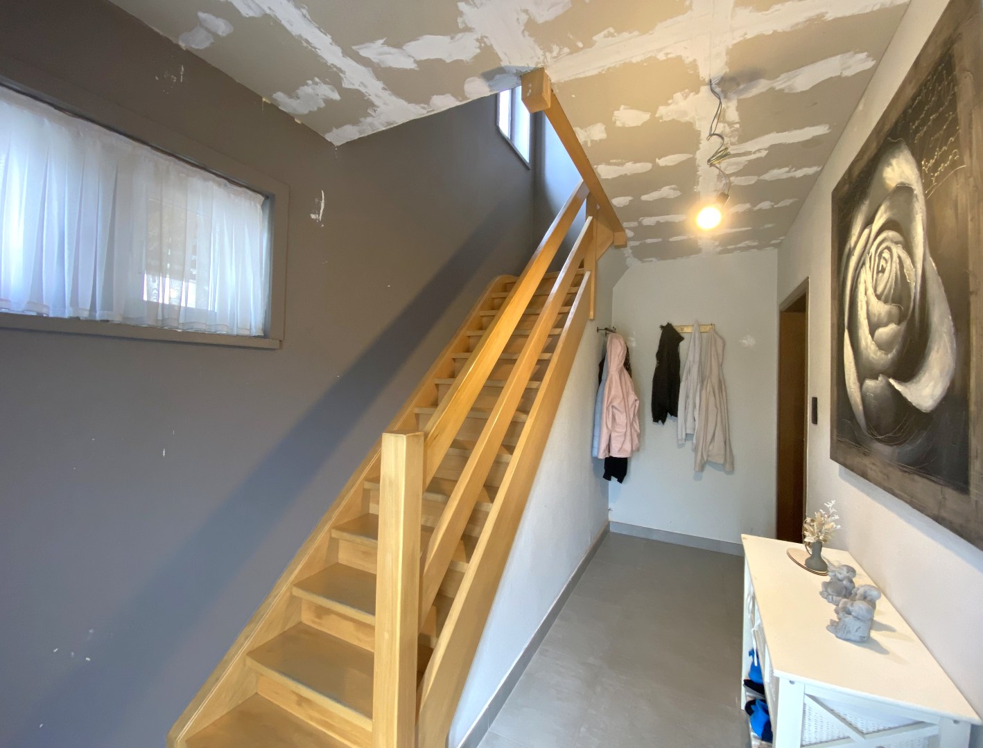 Instapklare en gerenoveerde gezinswoning op goeie centrale ligging! 