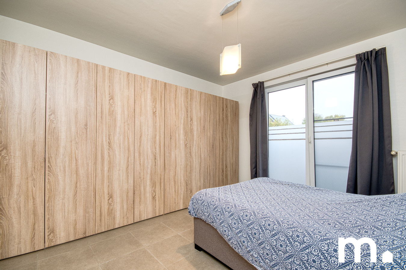 Instapklaar gelijkvloers appartement aan het Leopold III park in Kortrijk te koop ! 