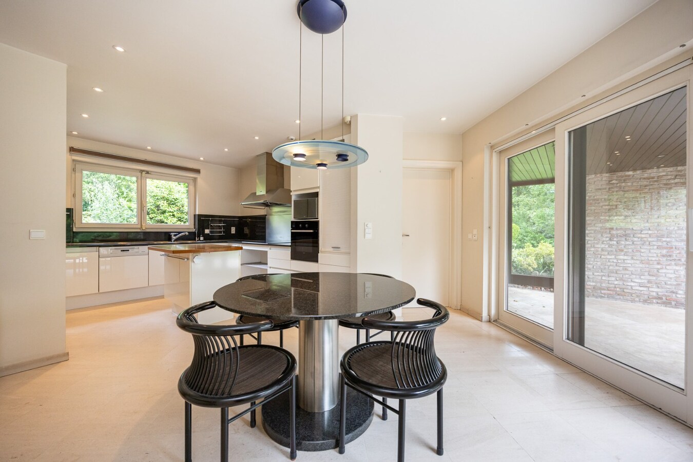 Exclusieve villa met gelijkvloerse master suite, prachtige tuin en uitzonderlijk wooncomfort 