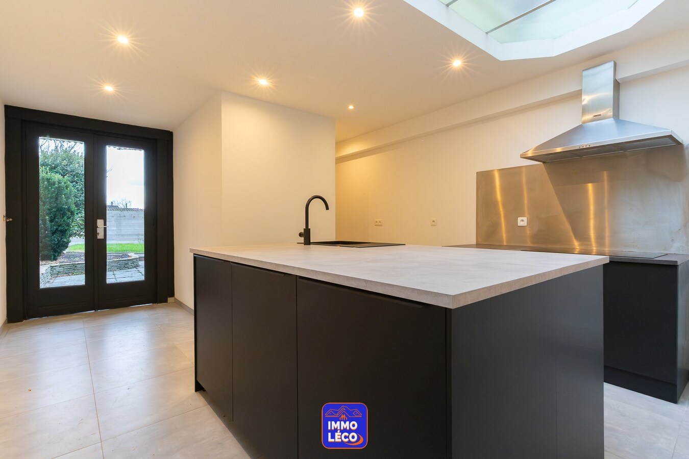 Maison moderne fraîchement rénovée avec jardin ! 