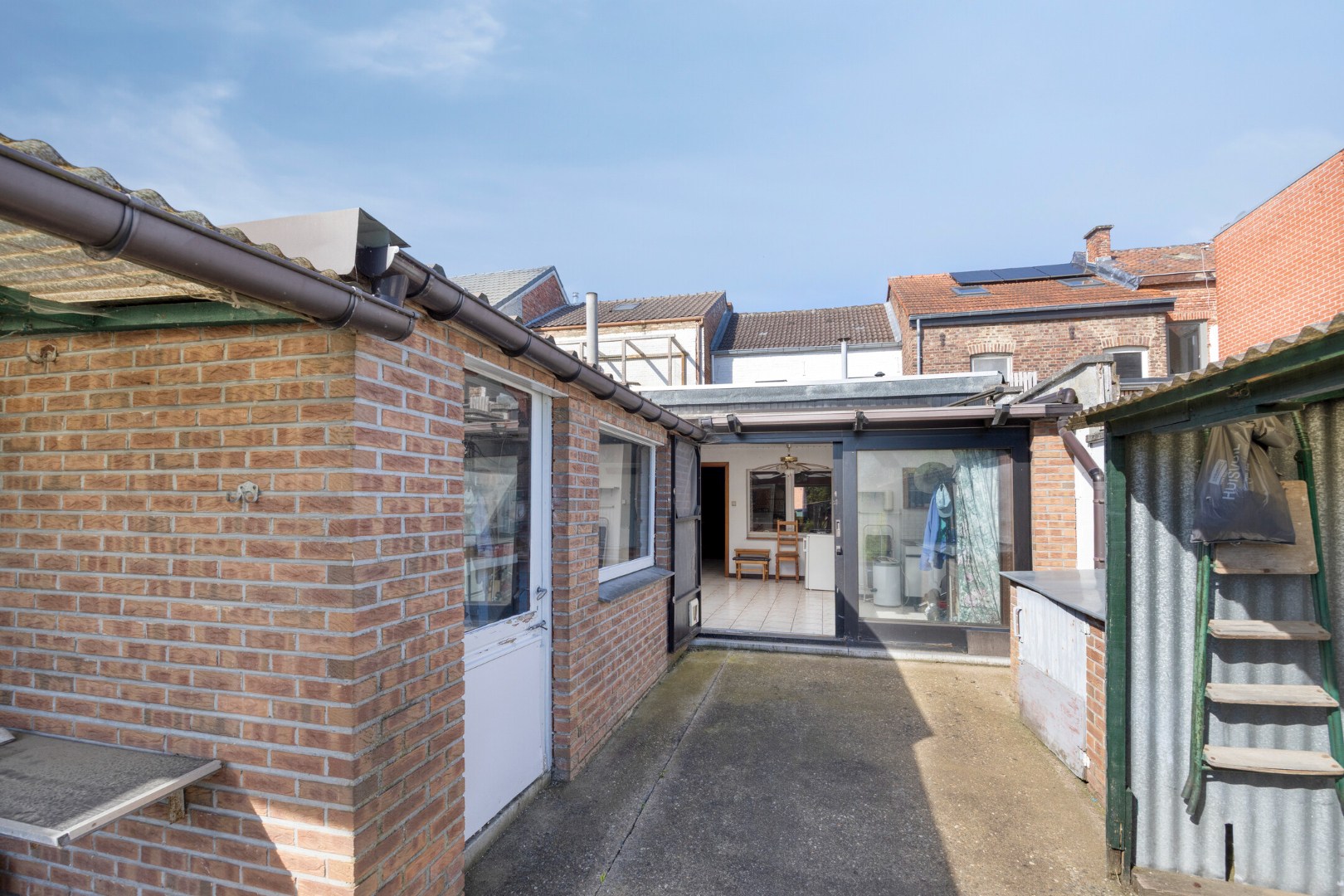 Achtergevel en buitenberging